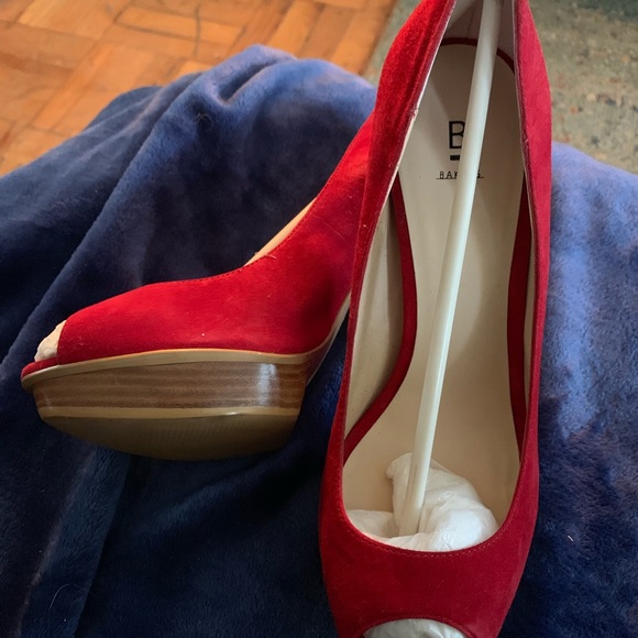 Shoes - Picture 2 of 8